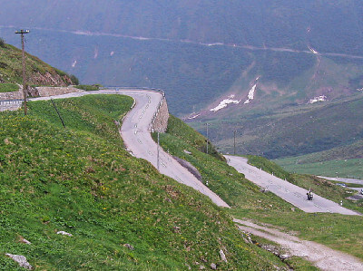 Straßenverlauf am Oberalp Pass