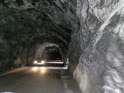 Fahrt im dunklen Tunnel Richtung Samnaun