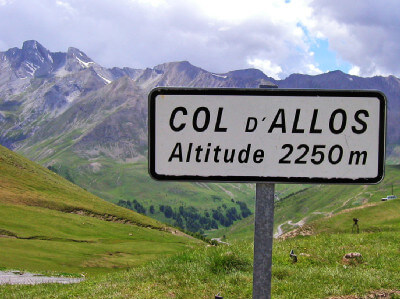 Schild auf der Passhöhe Col d'Allos