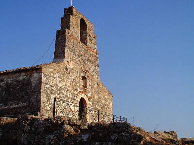 Blick auf Kirche beim Totenorakel von Ephira