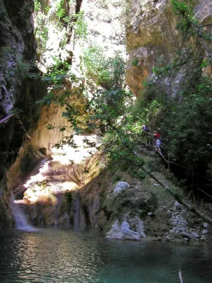 Wanderweg entlang Wasserfall Dimosaris Wanderweg entlang Wasserfall Dimosaris