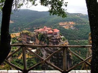 Blick auf ein Meteora Kloster Blick auf ein Meteora Kloster