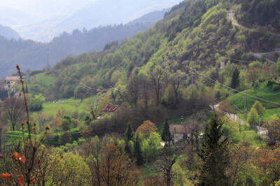 Blick auf Staumauer des Valvestino-Stausees