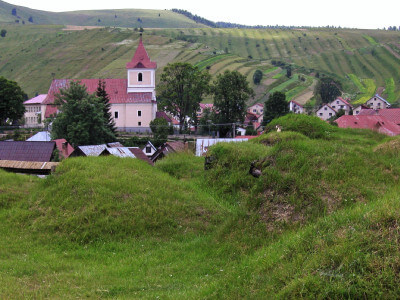 Kleines Dorf am Rande der niederen Tatra