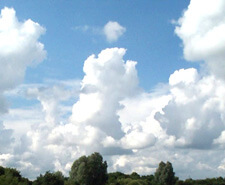 Cumulus-Wolken: sind sie mittags höher als breit: bald wird es regnen