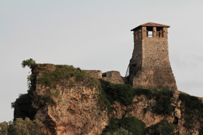 Burgturm der Burg von Krujë