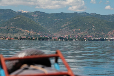 Bild vom Boot aus über den Ohridsee.