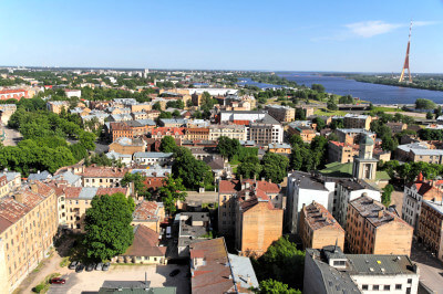 Blick über Riga und den Fluss Daugava