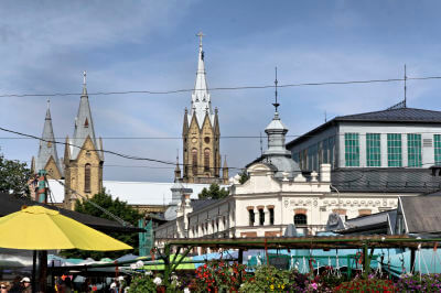 Blick auf diverse Kirchen und den Petermarkt