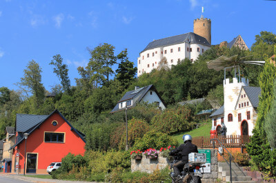Blick von unten auf die Burg Scharfenstein