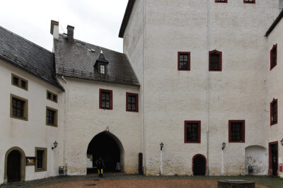Innenhof der Burg in Wolkenstein