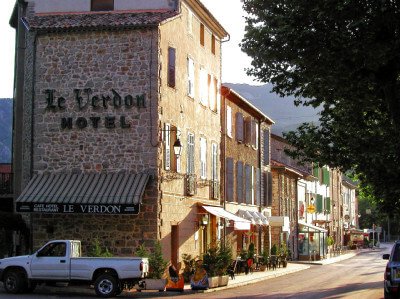 Blick auf das Hotel Le Verdon in Castellane