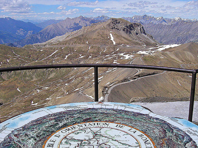 Panoramablick am Gipfel des Col de la Bonette