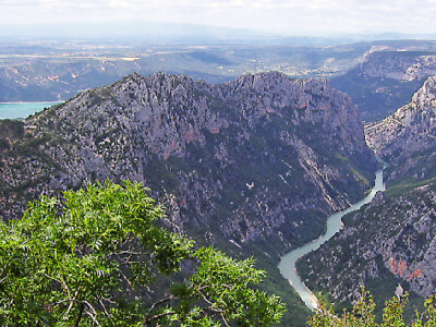 Blick vom Col d'Illoire auf den Schluchtausgang der Gorge du Verdon