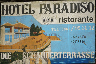 Schild zum Hotel Paradiso mit der Schauderterrasse