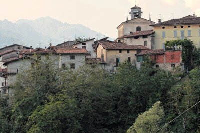 Dorf in italienische Idylle am Passo Cavallino della Fobbia