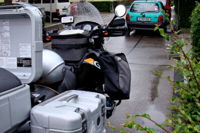 Bepacktes Motorrad vor der Abfahrt nach Kroatien