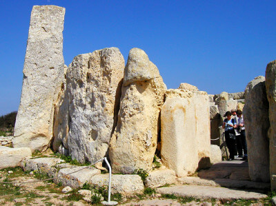 Blick auf die mächtigen Steine in der Tempelanlage Hagar Qim