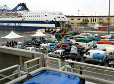 Hafen in Genua - vor der GNV-Fähre