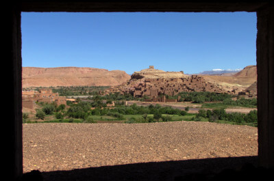 Panoramablick auf Ait BenHaddou aus einem Hausfenster