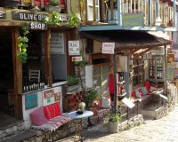 Direkt an der Gasse durch die Altstadt. Konoba Benem.