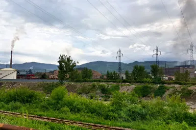 Bosnische Industrielandschaften in der Stadt Zenica Blick auf die Industrielandschaft rund um Zenica in Bosnien