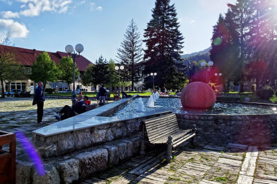 Wasserspiele auf dem Hauptplatz in Kolasin