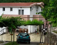 Zimmer mit Familienanschluss. Nette Bewirtung und Zimmer absolut in Ordnung im Farmhouse Vrzina in Godinje.