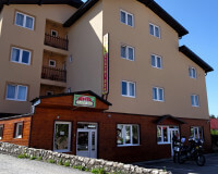 Einfache, aber ausreichende Unterkunft in Zabljak im Hotel Zlatni Bor.