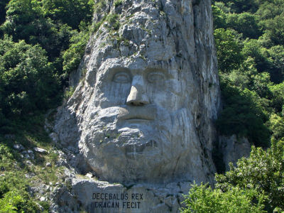 In Fels gemeißelte Skulptur des Dakerkönig Decebalus