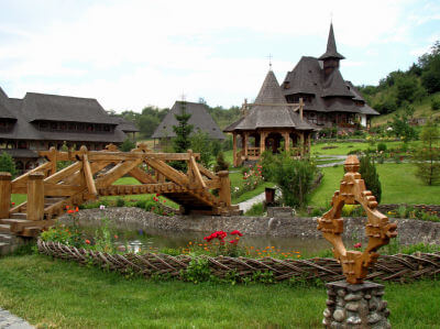 Klosterkomplex aus Holz in Bârsana