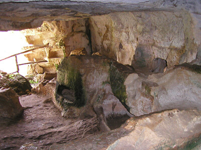 Grabhöhlen in der Schlucht Íspica