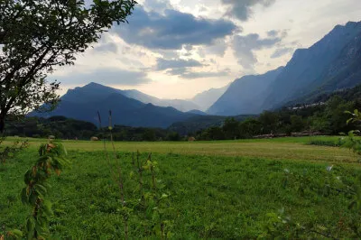 Blick auf slowenische Berge Abendliche Stimmung mit slowenischen Bergen