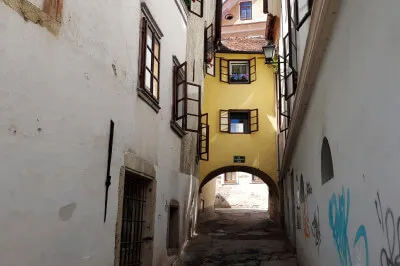 Skofja Loka ist eine Stadt mit langer Geschichte und einem authentischen, mittelalterlichen Stadtzentrum. Touristischer Trubel fehlt hier ganz. Altstadt