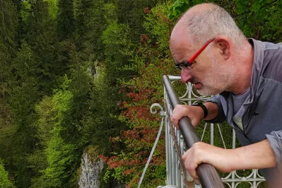 Auf der Plattform mit Blick in die Macocha-Schlucht. Hui, gut, dass das Geländer heute stabiler ist als vor 15 Jahren.