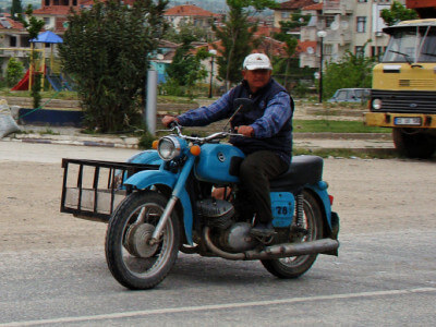 NOch ein türkisches Motorrad mit Beiwagen