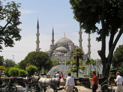 Blick auf die Blaue Moschee mit ihren Minaretten