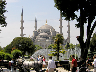 Blick auf die Blaue Moschee mit seinen Minaretten in Istanbul