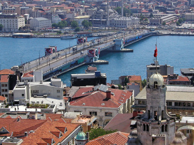 Blick auf den Bosporus und die Galat-Brücke vom Galata-Turm aus