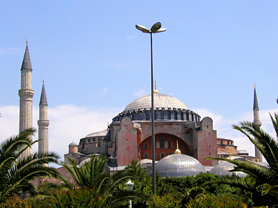 Blick auf die Hagia Sophia mit ihren Minaretten