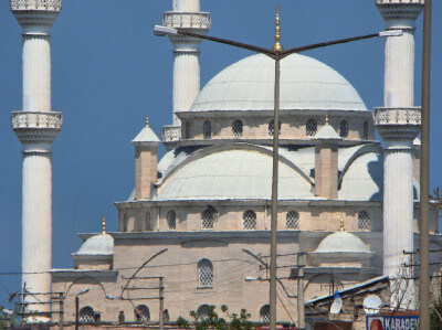 Großaufnahme der Moschee in Ordu