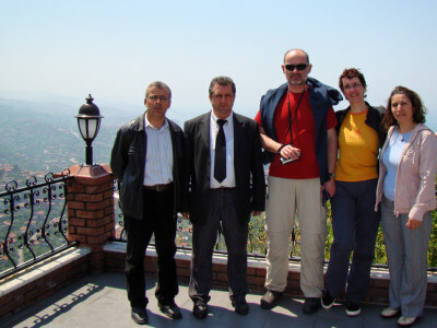 Mehrere Personen beim Gruppenfoto in Zonguldak