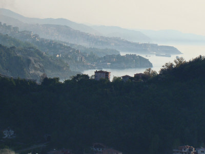 Panoramablick über nebliges Zonguldak