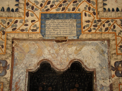 Der verzierte Eingang zur Moschee in Mustafapasa