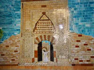 Raumhohe Mosaiken im Innenraum der Saruhan Karawanserei