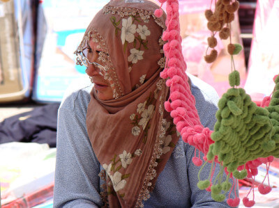 Eine Frau im Markt von Ürgüp